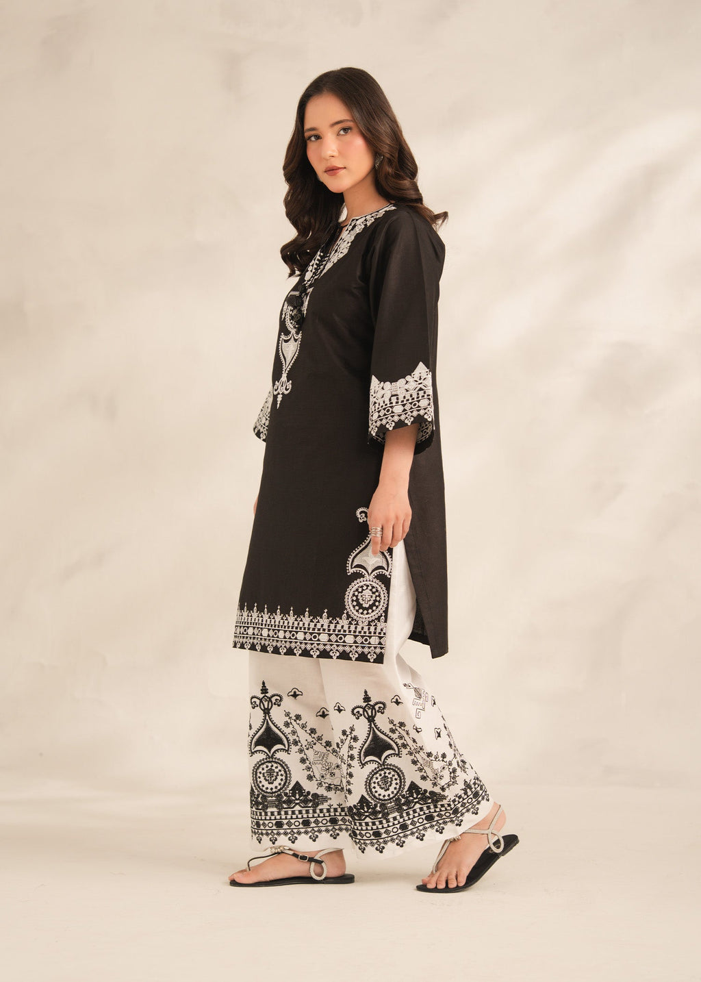 Aiza | Black Embroidered Lawn 2PC Kurta Set