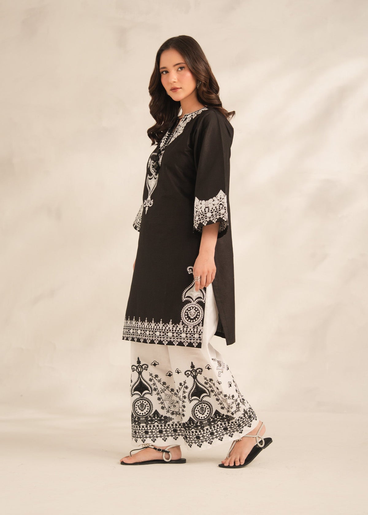 Aiza | Black Embroidered Lawn 2PC Kurta Set