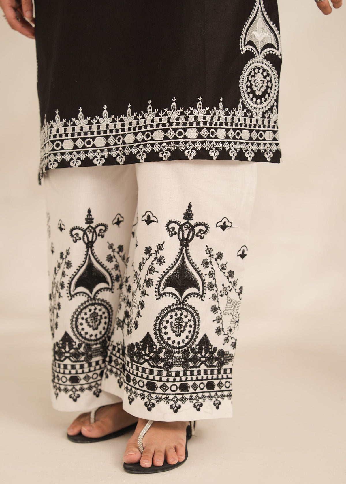 Aiza | Black Embroidered Lawn 2PC Kurta Set