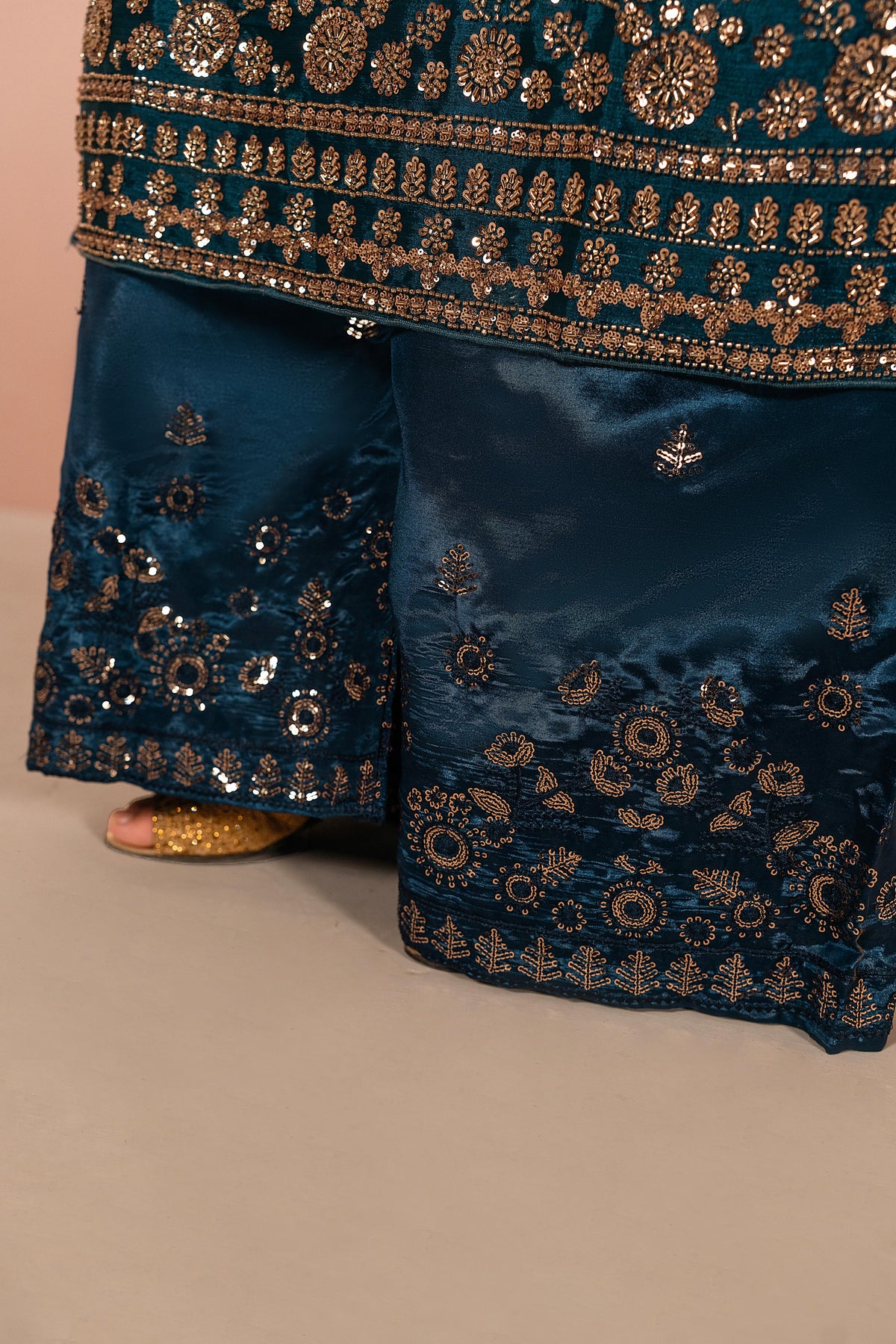 Zinc Majesty 3-Piece Festive Suit