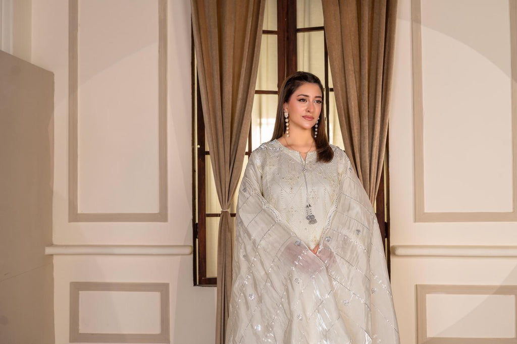 Swan 3-Piece Formal Ensemble